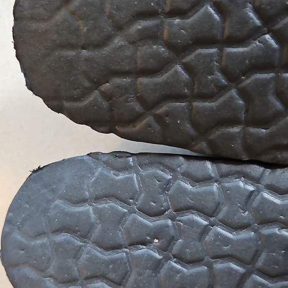 Cushionaire Black Thong Sandals - Picture 11 of 11